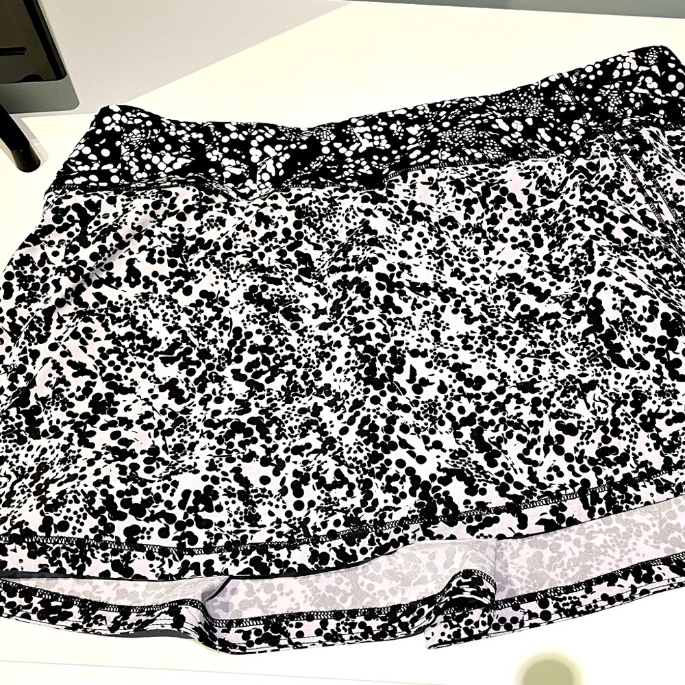 Lululemon skort size 8